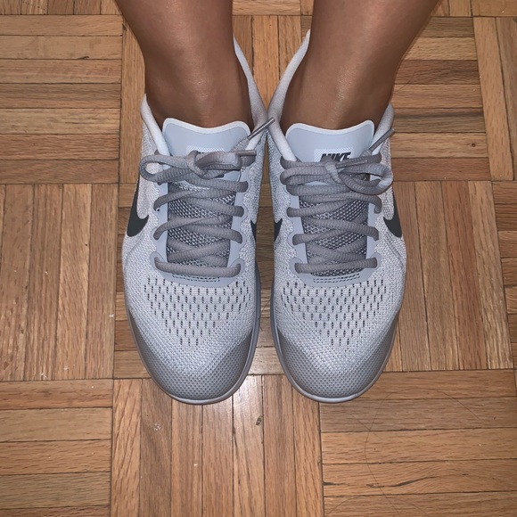 BRAND NEW Nike Free RN Size 6.5Y (Woman size 8) - Picture 6 of 7